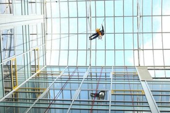 Symbolbild Höhenarbeit - Ausbildung Arbeiten im Seil inkl. Einweisung in die PSA Kat. 3 - gemäß Art. 116 und Anhang XXI des GVD 81/2008; Basismodul und Modul A